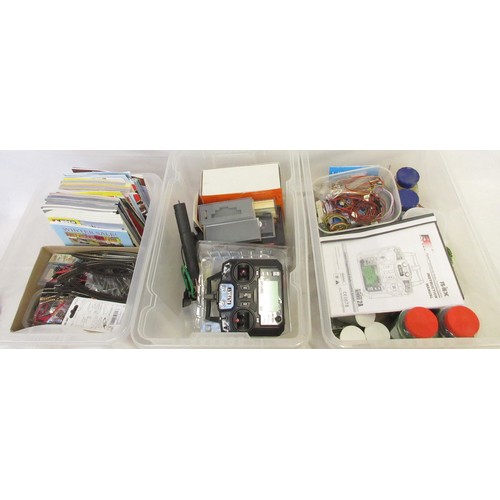 48 - Large assorted collection of N gauge diesel and steam locomotives, rolling stock and good wagons etc... 