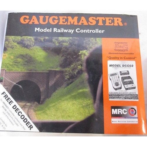 48 - Large assorted collection of N gauge diesel and steam locomotives, rolling stock and good wagons etc... 
