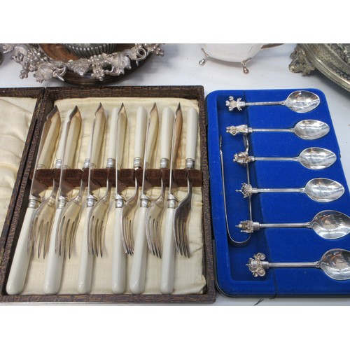 922 - A good collection of silverplated wares incl. Atkin Bros Sheffield coffee pot, James Pinder & Co She... 