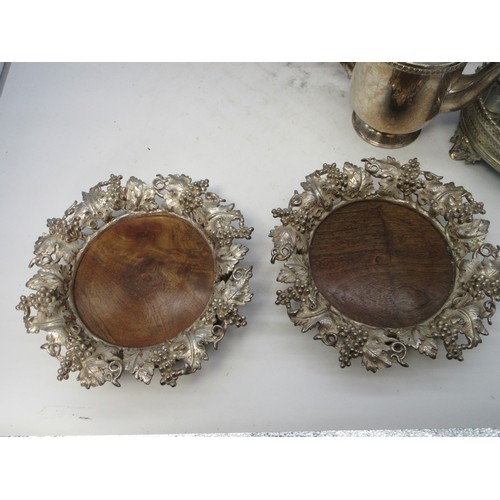 922 - A good collection of silverplated wares incl. Atkin Bros Sheffield coffee pot, James Pinder & Co She... 