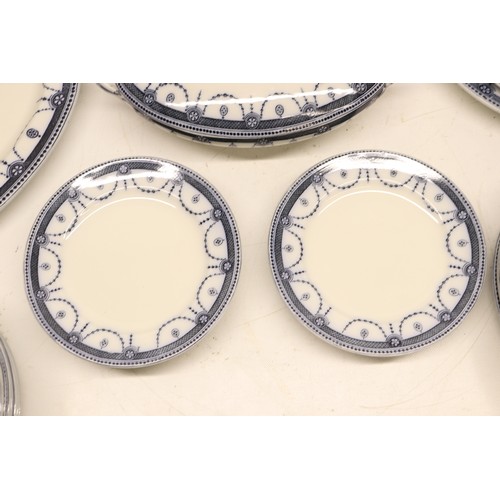 412 - Wood & Sons 'Venice' dinnerware - 4x oval meat platters, 10x dinner plates, 12x dessert plates, 12x ... 