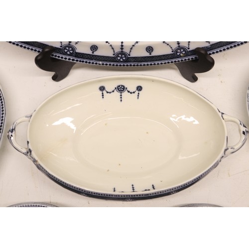 412 - Wood & Sons 'Venice' dinnerware - 4x oval meat platters, 10x dinner plates, 12x dessert plates, 12x ... 
