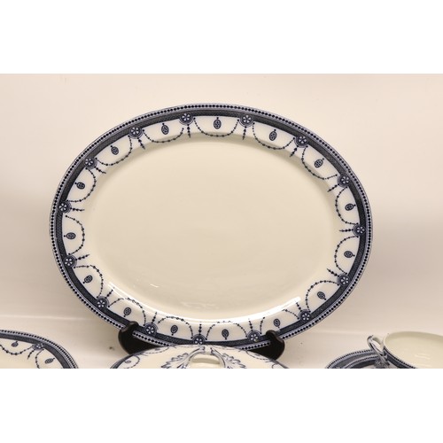412 - Wood & Sons 'Venice' dinnerware - 4x oval meat platters, 10x dinner plates, 12x dessert plates, 12x ... 