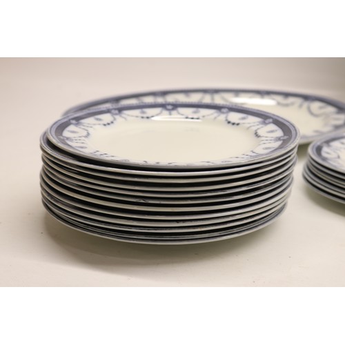 412 - Wood & Sons 'Venice' dinnerware - 4x oval meat platters, 10x dinner plates, 12x dessert plates, 12x ... 