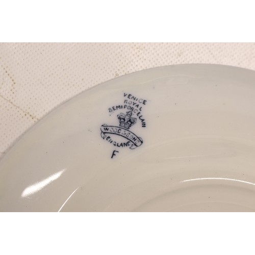 412 - Wood & Sons 'Venice' dinnerware - 4x oval meat platters, 10x dinner plates, 12x dessert plates, 12x ... 