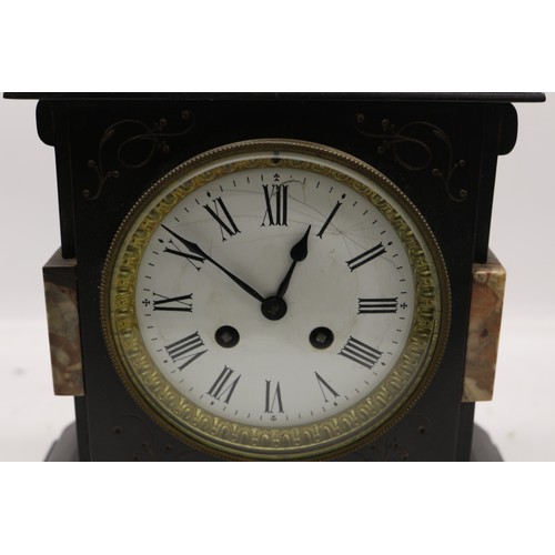 919 - French slate and variegated marble mantle clock, 4 1/4