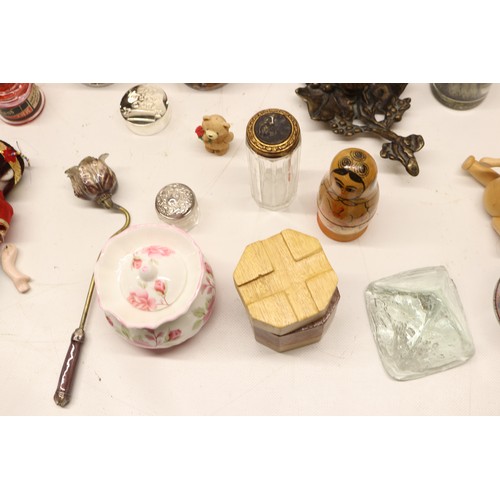 986 - Assorted collection of small decorative items, money boxes, figurines; incl. money box shaped as a e... 