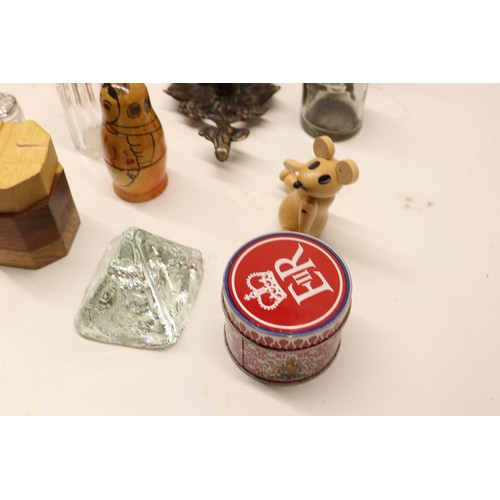 986 - Assorted collection of small decorative items, money boxes, figurines; incl. money box shaped as a e... 