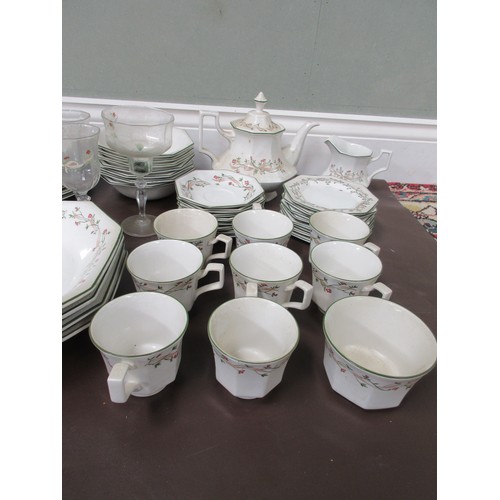 628 - Johnson Brothers Eternal Beau tableware incl. cake plate approx. L30cm, serving bowls, plates, tea p... 