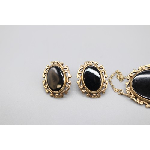 13 - Hallmarked 9ct yellow gold onyx jewellery set comprised of oval cut onyx ring with scrollwork border... 