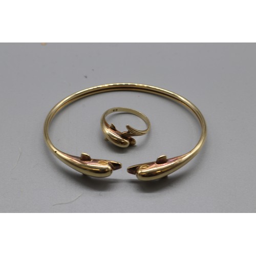 22 - Stamped 14ct yellow gold dolphin torque bangle and matching expandable ring size N (aprox) combined ... 