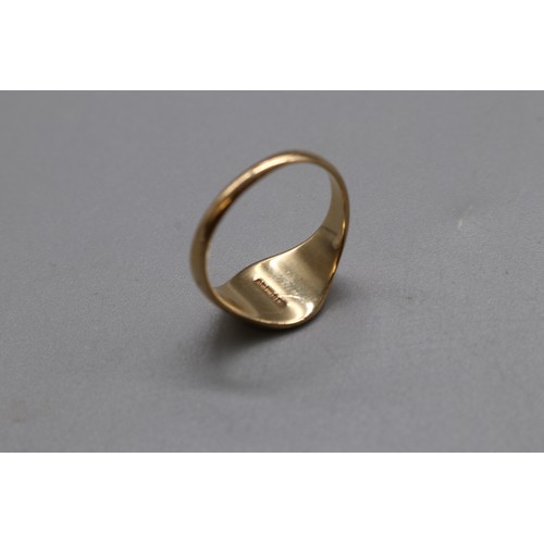 29 - A lot of three hallmarked 9ct yellow gold signet rings, comprising an oval head signet engraved “JCW... 