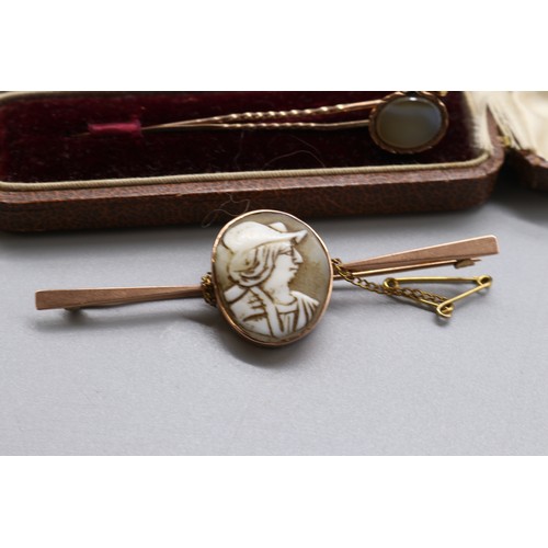 30 - A lot comprising a stamped 9ct rose gold cameo bar brooch carved with a classical male profile and f... 