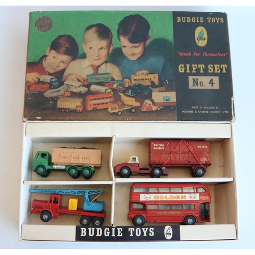 Collection of small scale vintage diecast models and model sets to ...