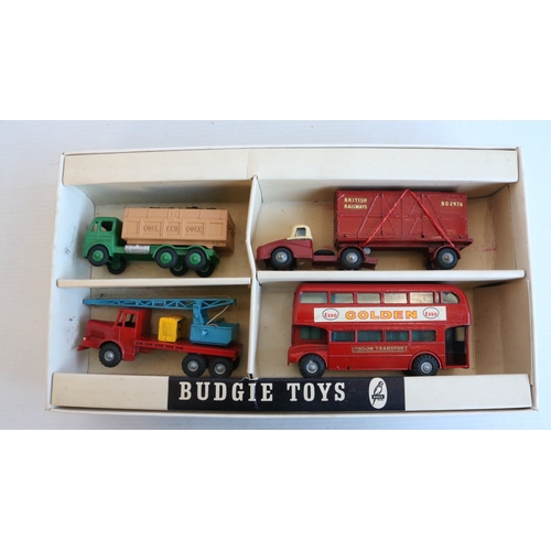 Collection of small scale vintage diecast models and model sets to ...