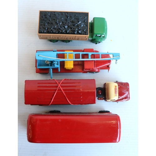 Collection of small scale vintage diecast models and model sets to ...