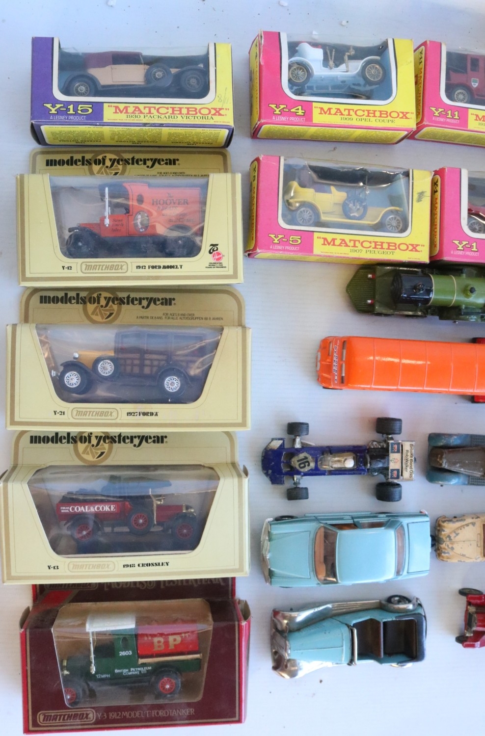 Mixed collection of boxed and unboxed car and vehicle models, various ...