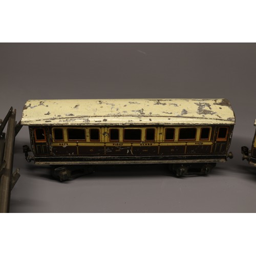 20 - Extremely rare and unique pre-war tin plate Marklin Gauge 1 clockwork 4-4-2 Atlantic Locomotive and ... 