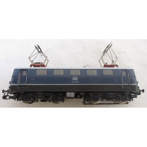 Marklin HO gauge set 3200 (made in Western Germany), with electric ...