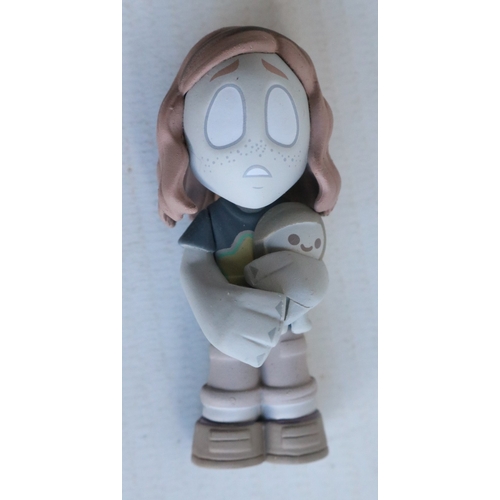Mixed collection of science fiction themed collectibles and other ...