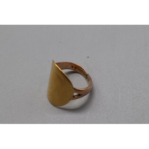 42 - Half sovereign ring with a hallmarked 9ct yellow gold shank and mount, the coin showing substantial ... 