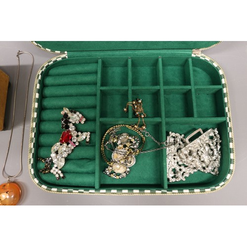 51 - The Janet Ellis Collection - A mixed lot of gold and costume jewellery, comprising a stamped (illegi... 
