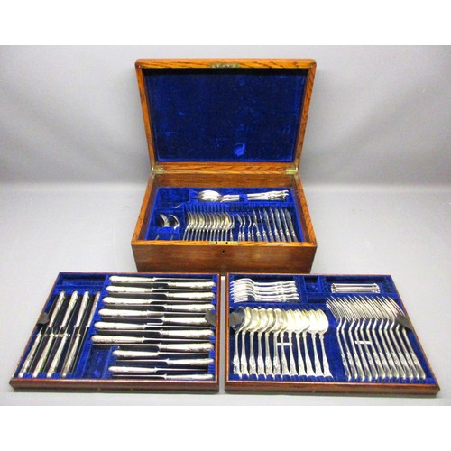 Edwardian fitted oak three-layer canteen by Brook & Son, Edinburgh of silver hallmarked Kings pattern cutlery, by Joseph Rogers & Sons, Sheffield 1901-'03, approx. 219.04ozt gross inc. 24 steel forged blades, filled handles & 6 additional plate spoons; approx. W47cm D33cm H15.5cm, 83 pcs; both makers held Royal Warrants
Bradleys Shipping £60.00 + VAT (UK)
