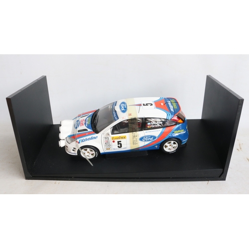 49 - Two 1/18th scale diecast WRC model cars from AutoArt to include 89992 1999 Subaru Impreza #5 Burns/R... 