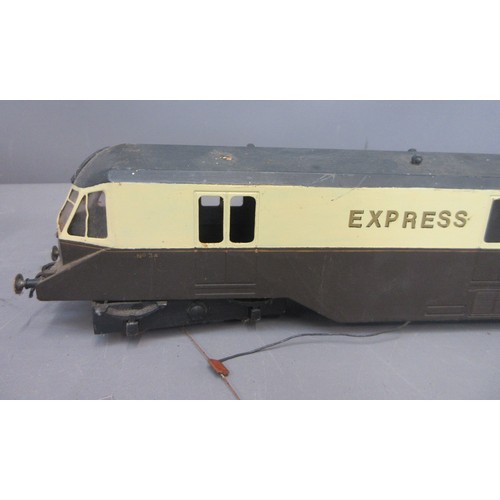 38 - 2x O gauge Great Western Railway (GWR) Railway AEC Diesel Railcars 1x by Lima, 1x 'Express Parcels (... 