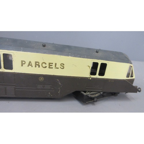 38 - 2x O gauge Great Western Railway (GWR) Railway AEC Diesel Railcars 1x by Lima, 1x 'Express Parcels (... 