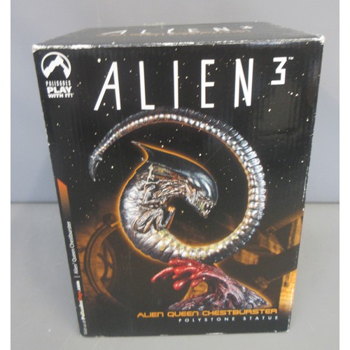 Alien 3-Limited Edition Palisades Toys Alien 3 (2005) Queen Chest burster polystone statue, features the iconic teaser artwork and depicts the alien queen larval form emerging with its distinctive head crest and clawed limbs (#1201/4500)