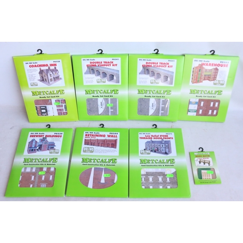 40 - Collection of OO/HO gauge model railway layout accessories from Hornby, Busch, Faller, Airfix and Me... 