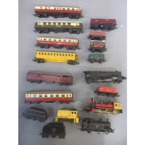 46 - Assorted collection of previously used OO gauge model railway coaches, accessories, track pieces, bu... 