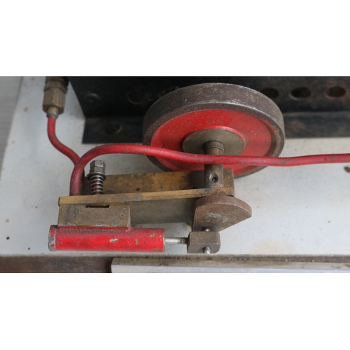 20 - Small homebuilt stationary live steam 'Macnab' engine, with instructions (tied to fuel tray), W22xD1... 