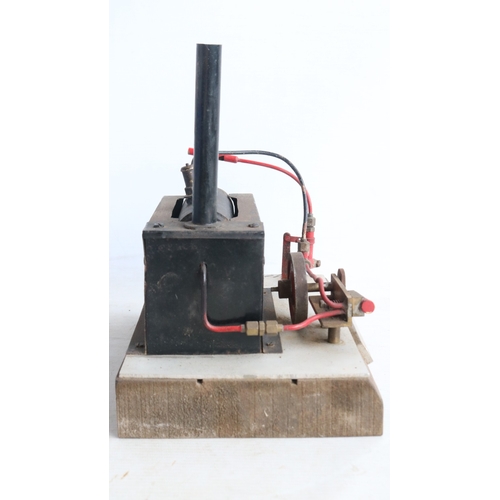 20 - Small homebuilt stationary live steam 'Macnab' engine, with instructions (tied to fuel tray), W22xD1... 