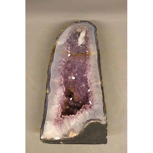 Lot 1049      