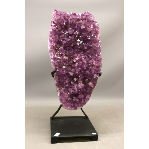 Lot 1052      