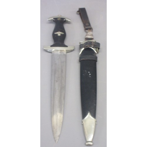 352 - German WWII Period SS (Schutzstaffel) Mans Dagger by Robert Klaas, Solingen, with the grip having th... 