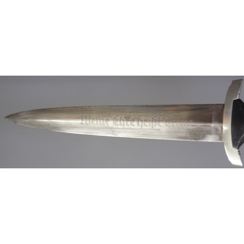 352 - German WWII Period SS (Schutzstaffel) Mans Dagger by Robert Klaas, Solingen, with the grip having th... 