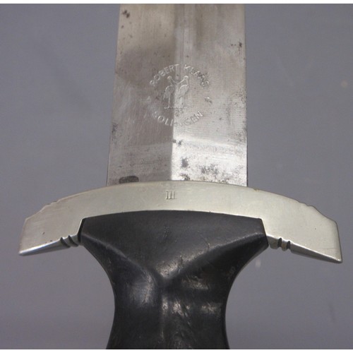 352 - German WWII Period SS (Schutzstaffel) Mans Dagger by Robert Klaas, Solingen, with the grip having th... 