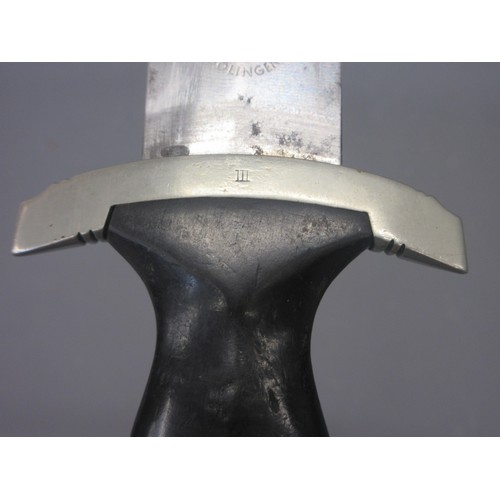 352 - German WWII Period SS (Schutzstaffel) Mans Dagger by Robert Klaas, Solingen, with the grip having th... 