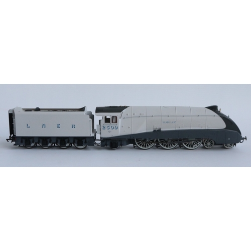 33 - Mint condition Hornby Silver Jubilee Collection limited edition R3306 LNER Class A4 'Silver Link' 25... 
