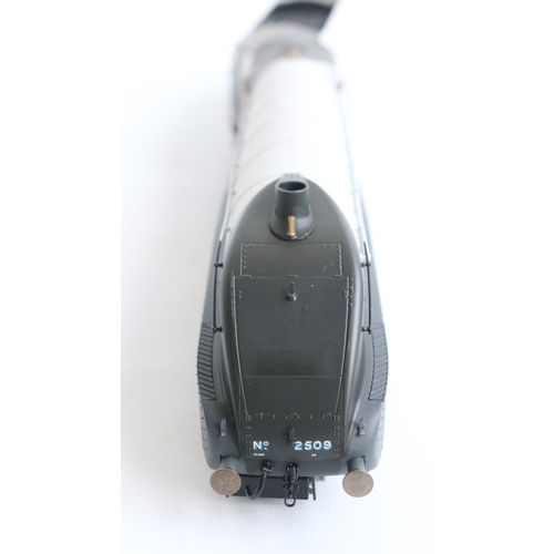 33 - Mint condition Hornby Silver Jubilee Collection limited edition R3306 LNER Class A4 'Silver Link' 25... 