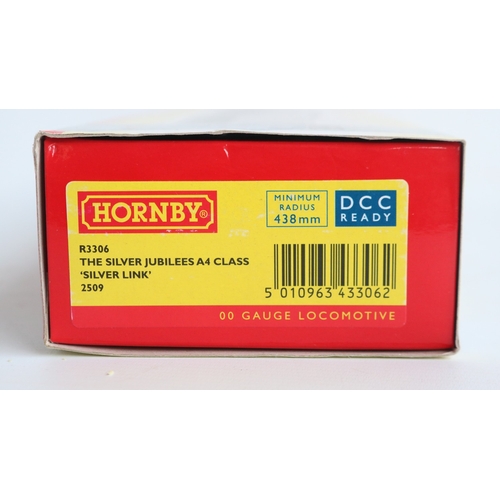 33 - Mint condition Hornby Silver Jubilee Collection limited edition R3306 LNER Class A4 'Silver Link' 25... 