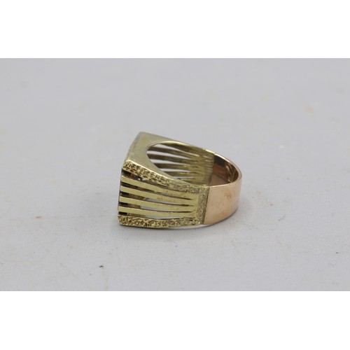 21 - Hallmarked 9ct yellow gold brutalist bloodstone signet ring, comprised of one rectangular bloodstone... 