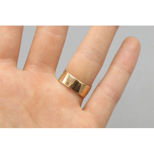 21 - Hallmarked 9ct yellow gold brutalist bloodstone signet ring, comprised of one rectangular bloodstone... 