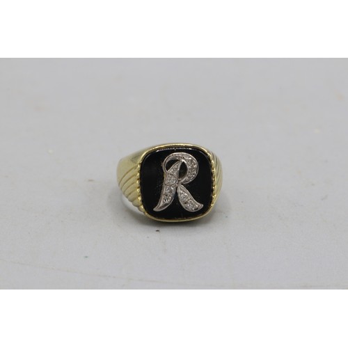 13 - Stamped 14ct yellow gold 'R' head onyx signet ring, comprised of a white gold 'R' relief head pavé-s... 