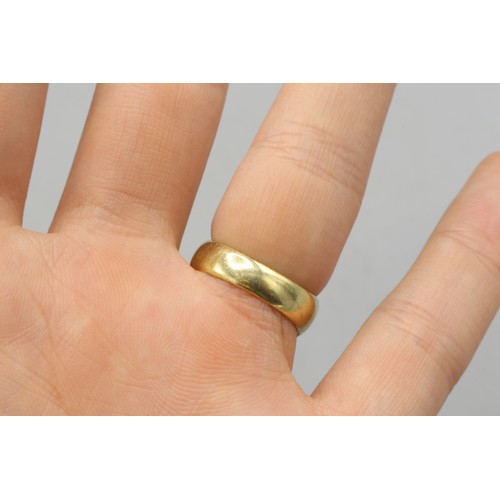 13 - Stamped 14ct yellow gold 'R' head onyx signet ring, comprised of a white gold 'R' relief head pavé-s... 