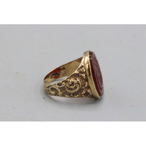 6 - Stamped 9ct yellow gold intaglio signet ring, comprised of one oval carnelian stone measuring approx... 