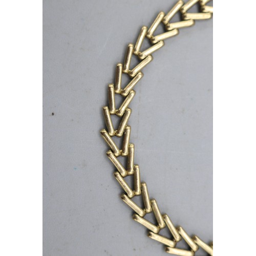10 - Hallmarked 9ct yellow gold V-link bracelet, comprising chevron links with stylised lobster claw clas... 